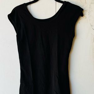🦋🦋Black shirt, S size, no sleeves.